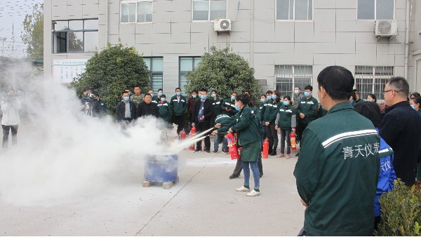 丝瓜视频IOS污仪表加强安全意识，全体员工进行消防演练